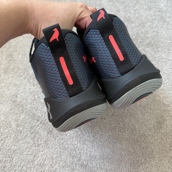 NIB Under Armour Men's Embiid One Omen Navy Blue and Black Hovr Sneaker Size 13 - Picture 4 of 7